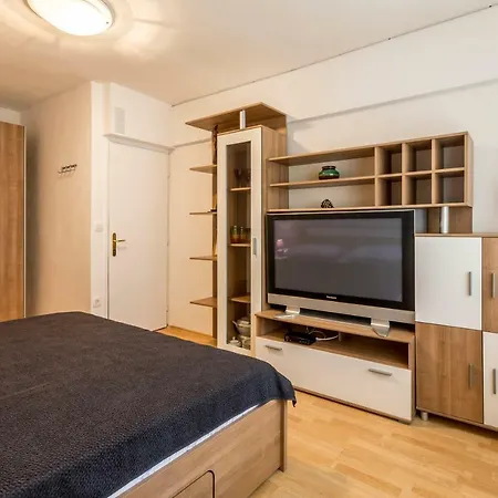 Apartment Modern Near The And Center Of *