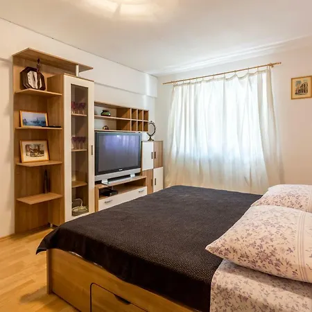 Modern Near The And Center Of Apartment