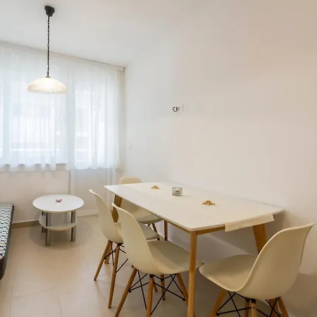 Apartment Modern Near The And Center Of