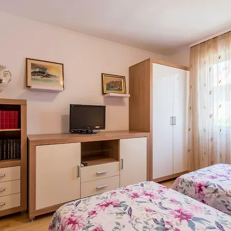 Apartment Modern Near The And Center Of