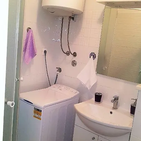 Modern Near The And Center Of Apartment *